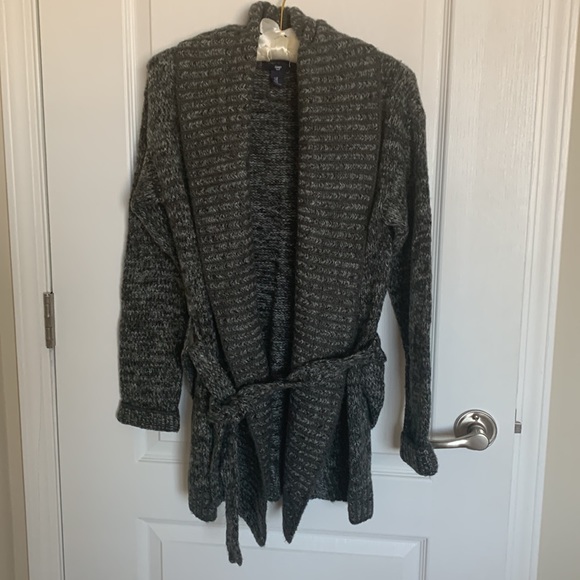 GAP charcoal sweater - Picture 2 of 4